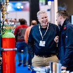 Foto mit Gespräch auf der Brandschutzmesse